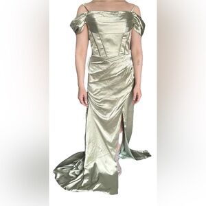 Elegant Green Off-Shoulder Dress